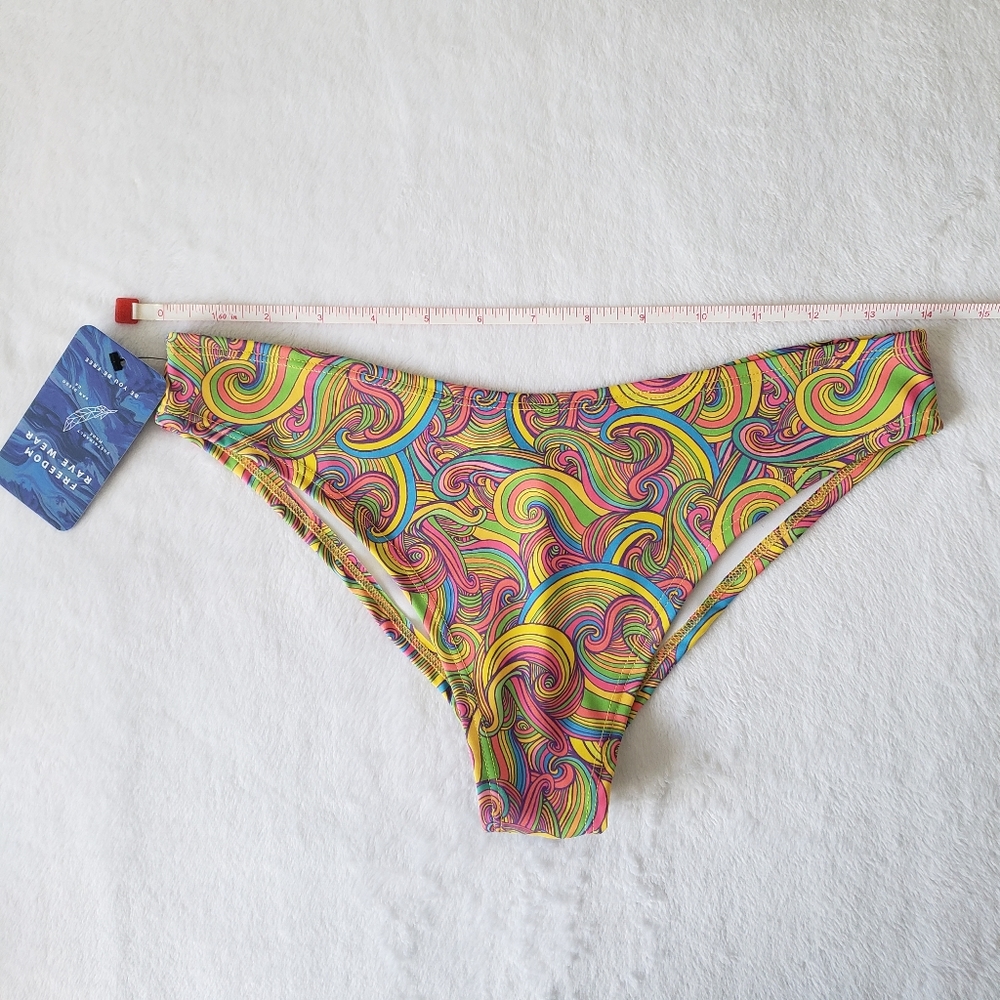 NWT FRW Large Low Cut Brazilian Bottom